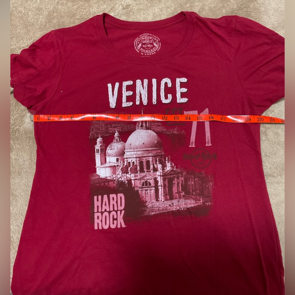 Hard Rock Cafe Burgundy Tee - Picture 3 of 5